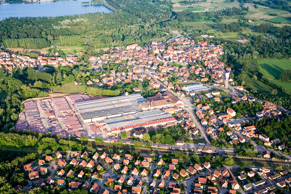 Luftbild: Seltz in Schaffhouse-près-Seltz im Bundesland Bas-Rhin in Frankreich. – Foto: IMG_2412.jpg vom 04.06.2006 durch Werner Riehm/FLY-FOTO.de – Auflösung des Originals: 3456 x 2304 px