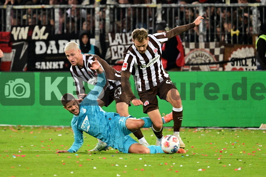 KBS Picture_FCStPauli-Hoffenheim_015 | v.l. Kramaric Andrej (TSG Hoffenheim) , Oppie Louis (St.Pauli) , Ritzka Lars (St.Pauli) ,Sportplatz :  Millerntor Stadion, - Realisiert mit Pictrs.com