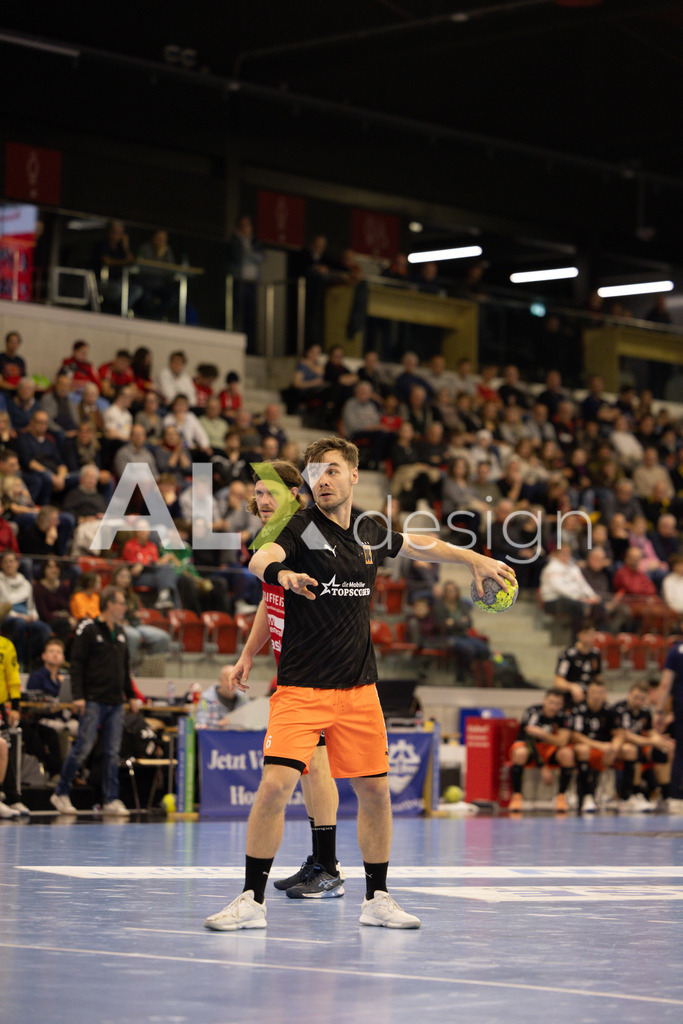 Handballen I Herren I Saison 2025-2026 I Quickline Handball League 2026 | Men I 18. Spieltag I Pfade Winterthur - Kadetten Schaffhausen I 20.12.2025 | 6 Odinn Rikhardsson (Kadetten Schaffhausen) - Flügel rechts - Realisiert mit Pictrs.com