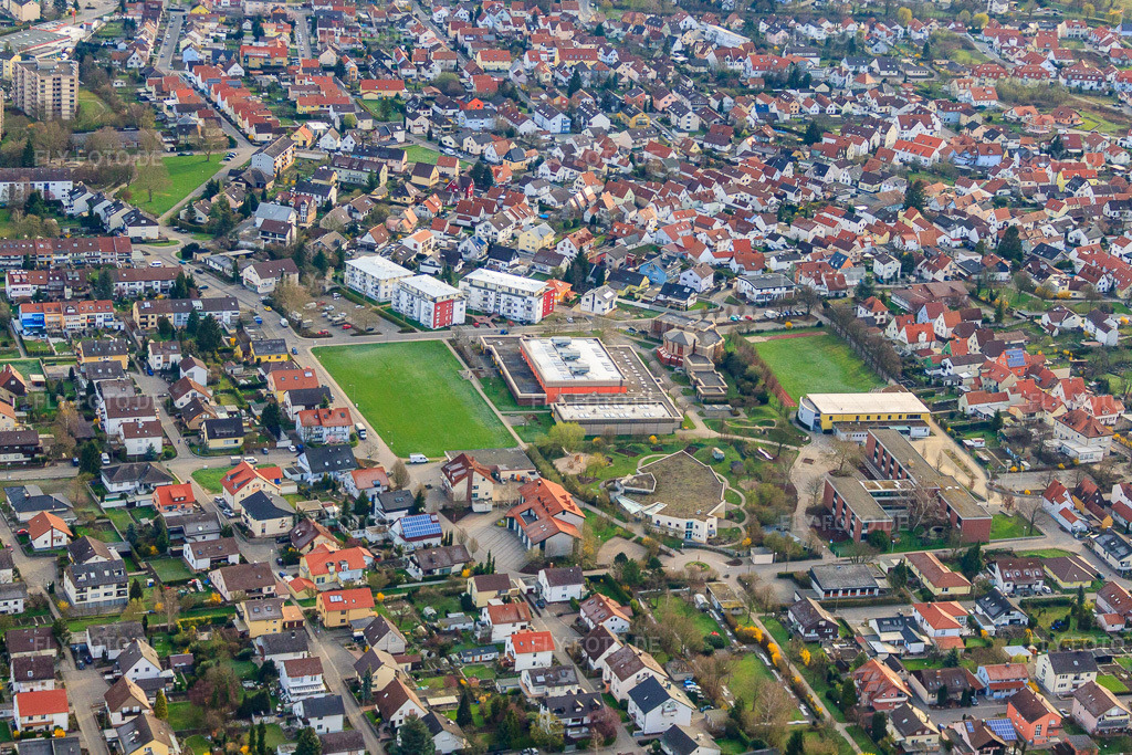 Luftbild: Bürgerhaus, Tullahalle und Tullaschule im Ortsteil Maximiliansau in Wörth im Bundesland Rheinland-Pfalz in Deutschland. Foto: IMG_25449.jpg vom 02.04.2010 durch Werner Riehm/FLY-FOTO.de