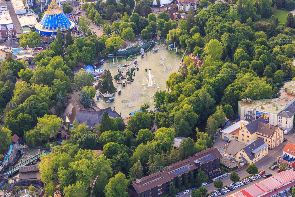 Luftbild: FoodLoop, Josefinas kaiserliche Zauberreise und Wichtelhausen des Europapark Rust in Rust im Bundesland Baden-Württemberg in Deutschland. Foto: IMG_147279.jpg vom 29.05.2025 durch Werner Riehm/FLY-FOTO.deico_highlight