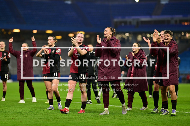 Fußball I Frauen I Saison 2025-2026 I Bundesliga I 10. Spieltag I Hamburger SV - 1. FC Nürnberg I 47621 | Jubel, Begeisterung, Enthusiasmus, Euphorie, Freude, Glücksgefühl, Heiterkeit bei: 1. FC Nürnberg Frauen nach dem 1:2 Sieg gegen die Hamburger SV Frauen - Realisiert mit Pictrs.com