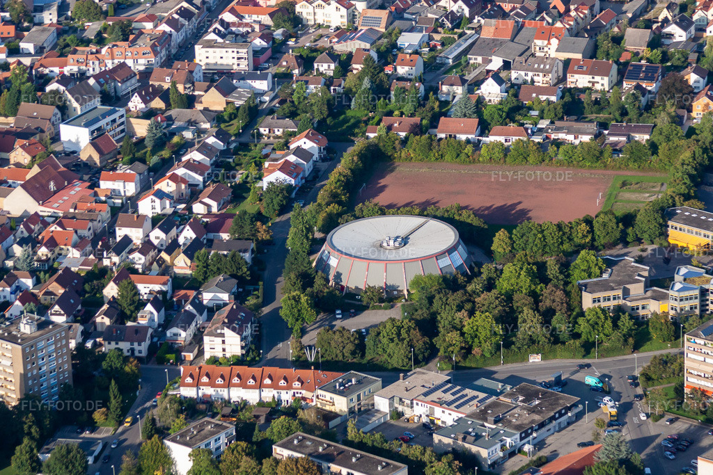 Luftbild: Rundsporthalle in Mutterstadt im Bundesland Rheinland-Pfalz in Deutschland. Foto: IMG_71060.jpg vom 27.08.2014 durch Werner Riehm/FLY-FOTO.de