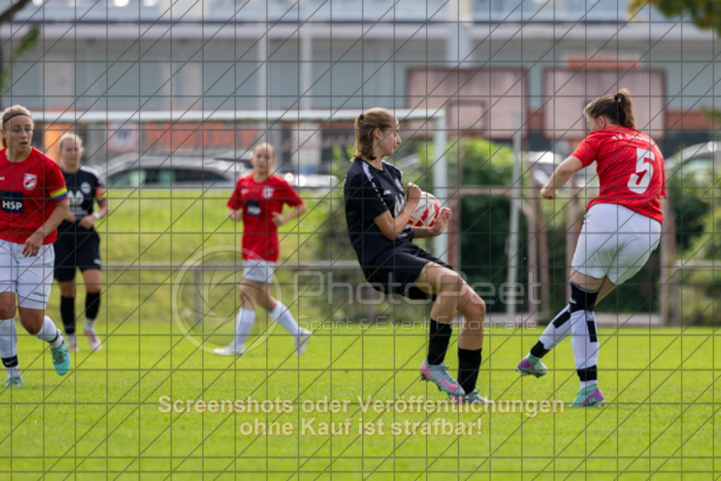 20250928_132016_0188 | #,1.FC Donzdorf (schwarz) vs. TV Derendingen (rot), Fussball, Frauen-Verbandsliga Württemberg, 03. Spieltag, Saison 2025/2026, Rasenplatz Lautertal Stadion, Süßener Straße 16, 73072 Donzdorf, 28.09.2025 - 13:00 Uhr,Foto: PhotoPeet-Sportfotografie/Peter Harich