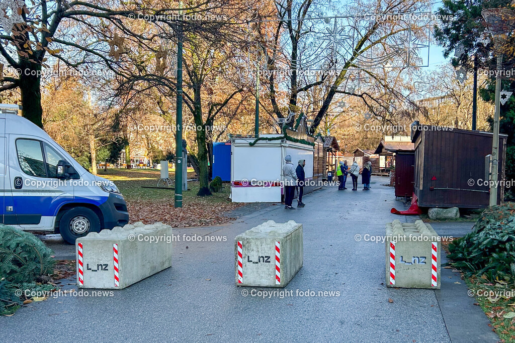 Linz_ Weihnachtsmarkt_ Terrorschutz_ 18.11.2025-7 | 18.11.2025, LINZ, AUT, Weihnachtsmarkt, im Bild Themenbild, Betonbarrieren, Betonblock, Terrorschutz, Volksgarten, Stadt, L_nz, Sicherheit, Fußgaengerzone, Weihnachtsmarkt, Huetten, Winter, Bauume ohne Laub, Absperrung, Verkehrsschutz, oeffentlicher Platz, Menschen, urban, Feature, Symbolbild