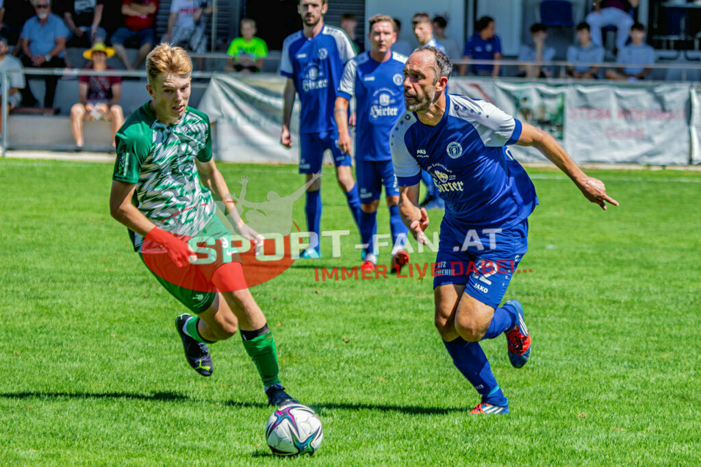 ASV Klagenfurt - Donau Klagenfurt | Leo Petzner (SV Donau Klagenfurt #9) Christian Prawda (ASV Klagenfurt #22) ; ASV Klagenfurt - Donau Klagenfurt am 31.07.2022 in Klagenfurt
(ASV Platz Annabichl), AUSTRIA, (Photo by Ernst Krawagner sport-fan.at) - Realisiert mit Pictrs.com