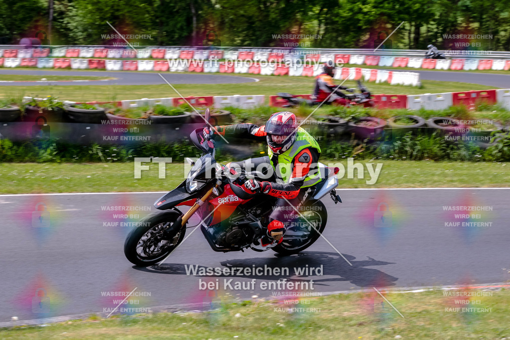 MotoTeamVBK-20957 | Hier findet Ihr Bilder von Touristenfahrten auf der Nürburgring Nordschleife oder von anderen Veranstaltungen die ich besucht habe. Viel Spass beim Durch Schauen 