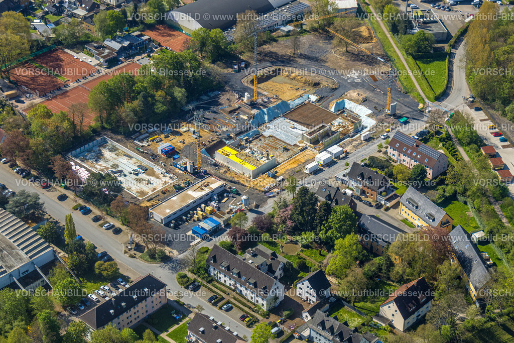 Kamen230406180 | Luftbild, Solarhaus, Eilater Weg Ecke Wilhelm-Bläser-Straße, Gebäude in Hybridbauweise mit einer neuartigen Energieversorgung, Sesekebad Baustelle und Neubau, Kamen, Ruhrgebiet, Nordrhein-Westfalen, Deutschland