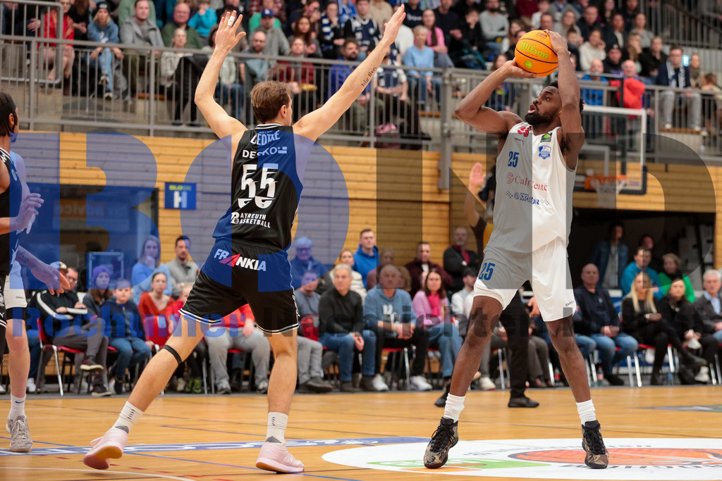 SES_BOCBAY20250209-53 | bond - Realisiert mit Pictrs.com