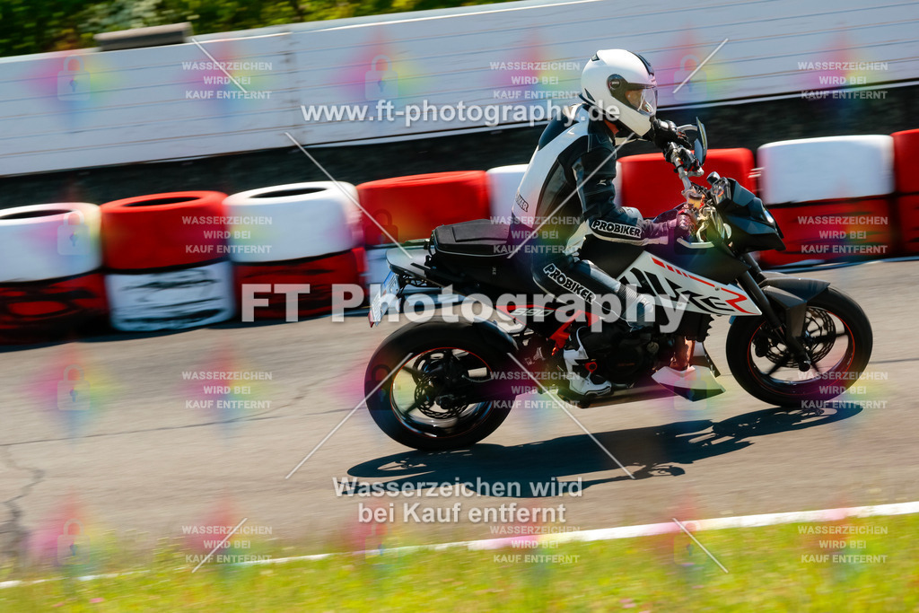 Moto-TeamOBK-21897 | Hier findet Ihr Bilder von Touristenfahrten auf der Nürburgring Nordschleife oder von anderen Veranstaltungen die ich besucht habe. Viel Spass beim Durch Schauen 