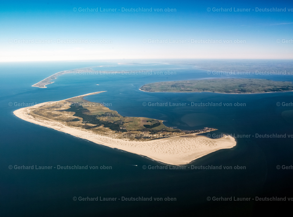 2581329 | Wittdün AUF AMRUM 13.09.2021 Sandstrand - Landschaft des Küstenbereiches der Nordsee - Insel in Wittdün auf Amrum im Bundesland Schleswig-Holstein, Deutschland. Weiterführende Informationen bei: AmrumTouristik AöR. // Sandy beach of coastal area North Sea - Island in Wittduen auf Amrum in the state Schleswig-Holstein, Germany. Further information at: AmrumTouristik AoeR. Foto: Gerhard Launer