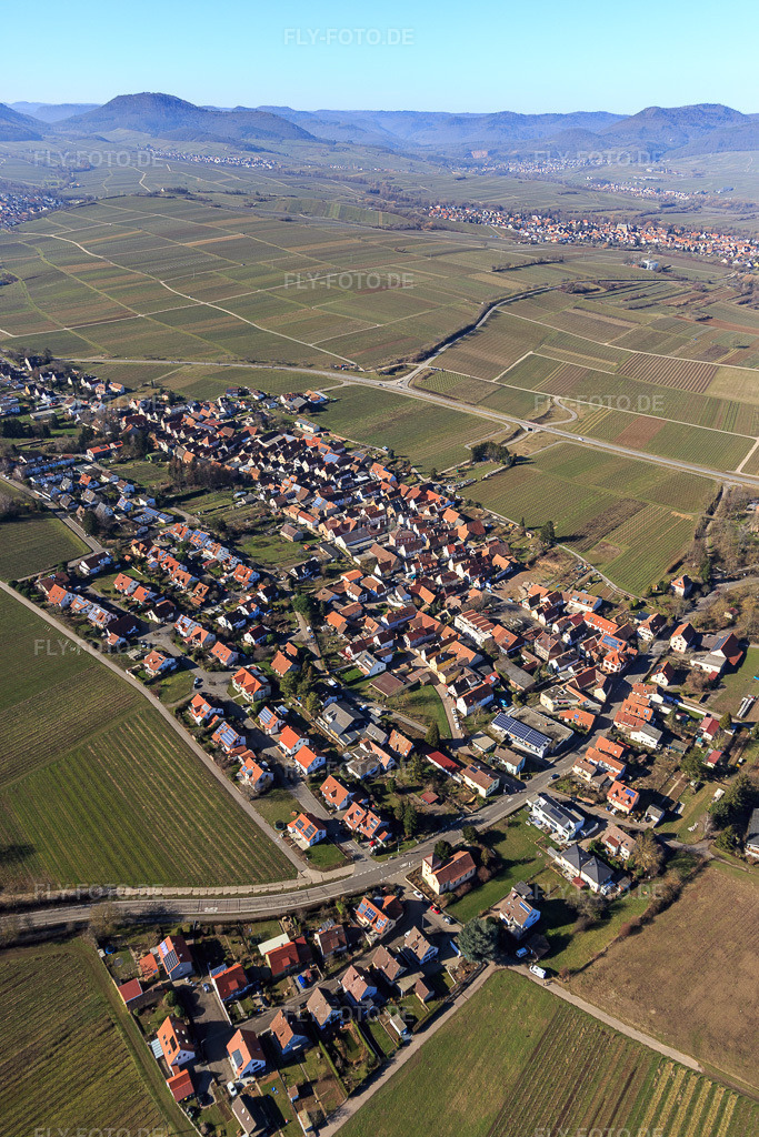 Luftbild: Dorfübersicht aus Osten im Ortsteil Wollmesheim in Landau im Bundesland Rheinland-Pfalz in Deutschland. Foto: IMG_125271.jpg vom 21.02.2021 durch Werner Riehm/FLY-FOTO.de
