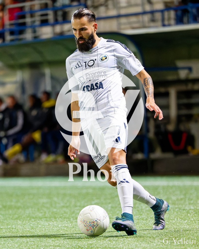 Challenge League - Etoile Carouge FC v FC Vaduz | Oscar Correia Ferreira (7 Etoile Carouge FC) in action during the Challenge League game between Etoile Carouge FC and FC Vaduz at Stade de la Fontenette in Carouge, Switzerland