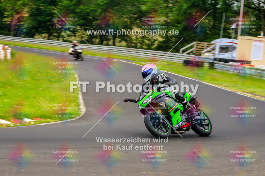 VBK-7504 | Hier findet Ihr Bilder von Touristenfahrten auf der Nürburgring Nordschleife oder von anderen Veranstaltungen die ich besucht habe. Viel Spass beim Durch Schauen 