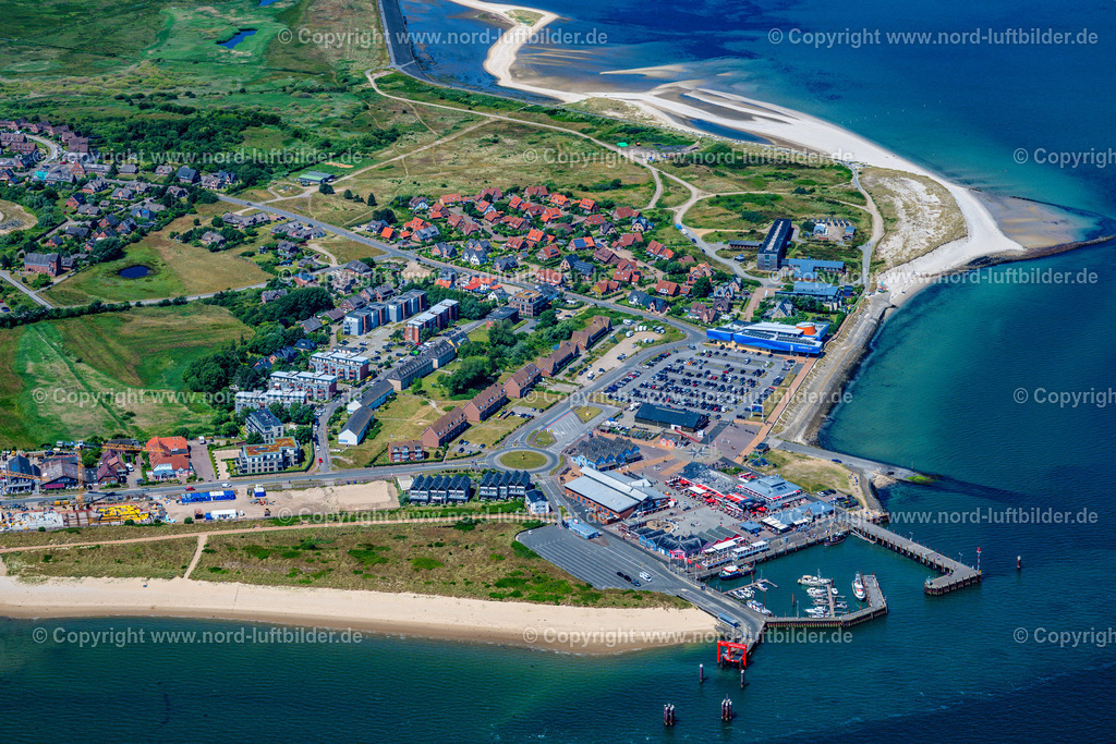 Sylt_List_Hafen_ELS_6067210625 | LIST 21.06.2025 Hafenanlagen am Ufer des Hafenbeckens in List auf der Insel Sylt im Bundesland Schleswig-Holstein, Deutschland. // Port facilities on the shores of the harbor of in List on Island Sylt in the state Schleswig-Holstein, Germany. Foto: Martin Elsen