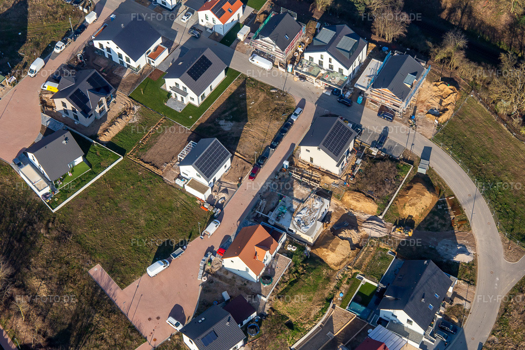 Luftbild: Fliederweg im Neubaugebiet K2 im Winter in Kandel im Bundesland Rheinland-Pfalz in Deutschland. Foto: IMG_135920.jpg vom 13.02.2023 durch Werner Riehm/FLY-FOTO.de