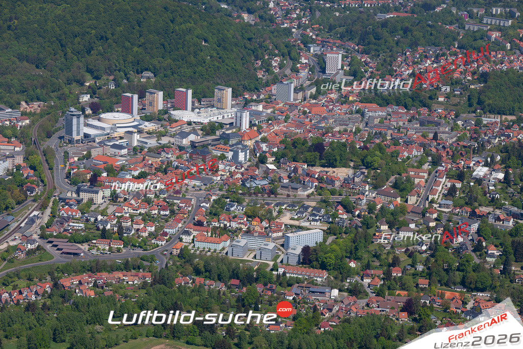 Das Luftbild der Stadt Suhl wurde 2018 vom Flugzeug heraus erstellt (keine Drohne) Aufnahmehöhe ca.400 Meter- hohe Auflösung für beste Druck-Qualität