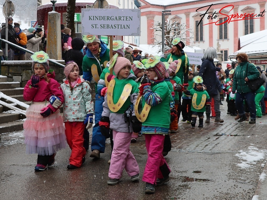 fasching2026-mariazell (43) | Mit meiner Kamera halte ich besondere Augenblicke, faszinierende Landschaften und interessante Details fest. Dabei entstehen ganz unterschiedliche Aufnahmen – von stimmungsvollen Landschaftsfotografien und beeindruckenden Drohnenaufnahmen über Pressefotos - Realisiert mit Pictrs.com