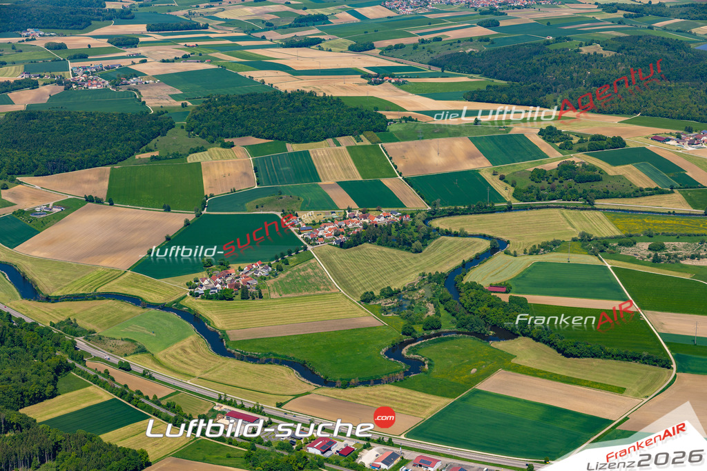 Die Luftaufnahme Bruensee - Harburg wurde 2021 mittels Flugzeug (keine Drohne) erstellt. Hohe Auflösung -für große Poster und Wandbilder geeignet!