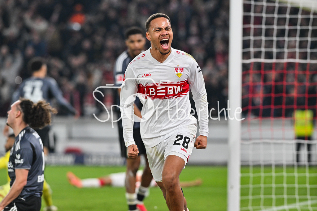 VfB Stuttgart - SG Eintracht Frankfurt | STUTTGART, GERMANY - 13. JANUARY: Jubel der Stuttgarter nach dem Treffer zum 3-2 durch Nikolas NARTEY (VfB Stuttgart 28) / Tor / Torschuetze / Freude / Happy während dem Bundesligamatch zwischen dem VfB Stuttgart und der SG Eintracht Frankfurt am 17. Spieltag in der MHP-Arena / DFL REGULATIONS PROHIBIT ANY USE OF PHOTOGRAPHS AS IMAGE SEQUENCES AND/OR QUASI-VIDEO