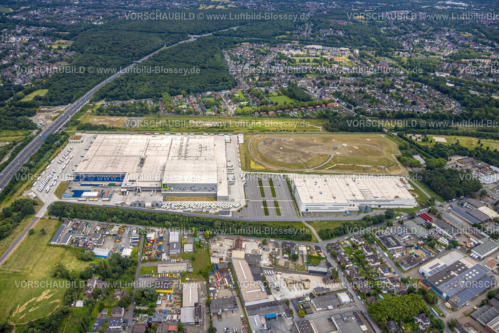 Oberhausen240701875 | Luftbild, Gewerbegebiet Schwarze Heide, Edeka Zentrallager Logistikzentrum, an der Autobahn A3, Baustelle und Picnic E-Food-Lager, Goldammerweg, Waldteich, Oberhausen, Ruhrgebiet, Nordrhein-Westfalen, Deutschland