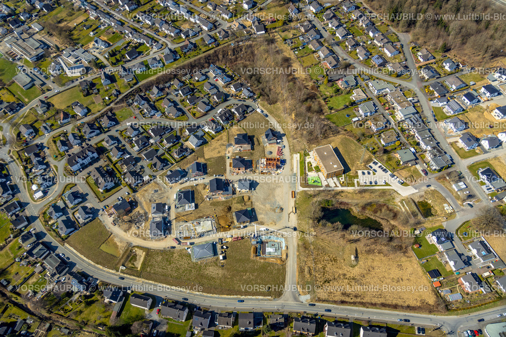 Meschede220302457 | Luftbild, Baugebiet Wohnbebauung Waldstraße, Neubaugebiet Ziegelei II mit Kindergarten in Holzbauweise, Meschede-Stadt, Meschede, Sauerland, Nordrhein-Westfalen, Deutschland