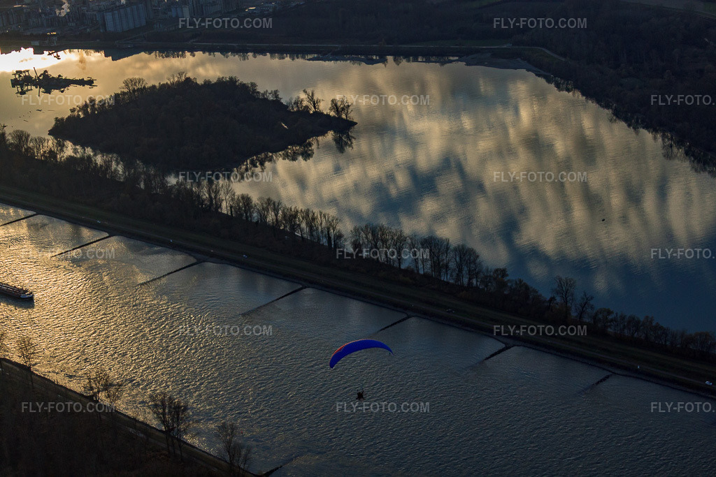 Aerial view: Beinheimer See on the Rhine in Beinheim in the state Bas-Rhin, France. – Photo: IMG_22929.jpg taken on 11/21/2009 by Werner Riehm/FLY-FOTO.com – Resolution of the original: 4752 x 3168 px