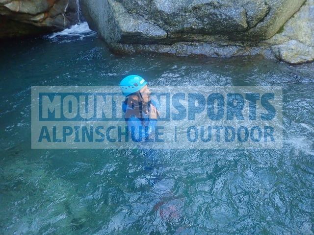 PC020093 | Bestelle die Bilder deines Berg- oder Wasser-Abenteuers mit Mountain Sports bequem von zu Hause aus direkt über unseren Online Fotoshop von pictrs.com. - Realisiert mit Pictrs.com