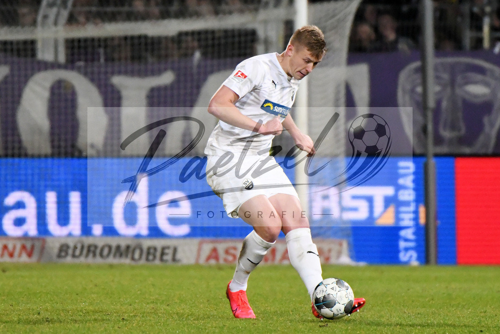 20200129_OSNSVS_0060JPG | Fußball, Herren: Manuel Farrona Pulido (VfL Osnabrück) in Aktion, am Ball, Einzelaktion beim Spiel der 2. Bundesliga zwischen VfL Osnabrück vs. SV Sandhausen am 29.01.2020 im Stadion an der Bremer Brücke in Osnabrück, Deutschland.(Foto von Nico Paetzel) - Realisiert mit Pictrs.com