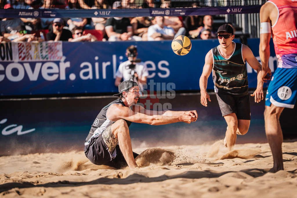 Beachvolleyball | Männer | Allianz German Beach Tour 2025 | Tourstop Düsseldorf | 09.05.2025 | Jannik Kühlborn spielt den Ball