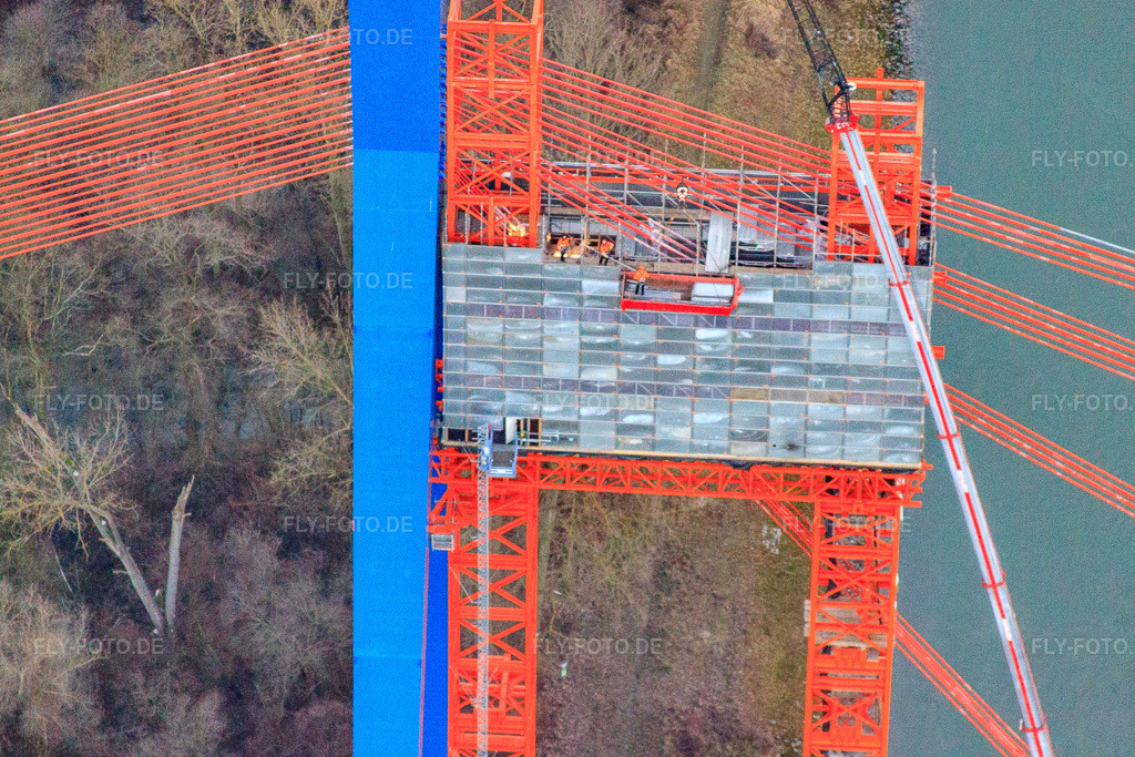 Luftbild: Baustelle zur Renovierung der Pylone der Autobahnbrücke der A61 über den Rhein in Otterstadt im Bundesland Rheinland-Pfalz in Deutschland. Foto: IMG_48673.jpg vom 14.01.2012 durch Werner Riehm/FLY-FOTO.de