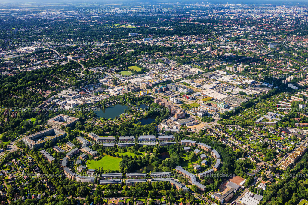 Hamburg_Wandsbek_Friedrichebertdamm_Gewerbegebiet_ELS_1293050823 | HAMBURG 04.08.2023 Industrie- und Gewerbegebiet am Friedrich-Ebert-Damm im Ortsteil Wandsbek an der Straße an der Straße an der Straße Friedrich Erbert Damm in Hamburg, Deutschland. // Industrial and commercial area on Friedrich-Ebert-Donm in the district Wandsbek on street on street on street Friedrich Erbert Damm in Hamburg, Germany. Foto: Martin Elsen