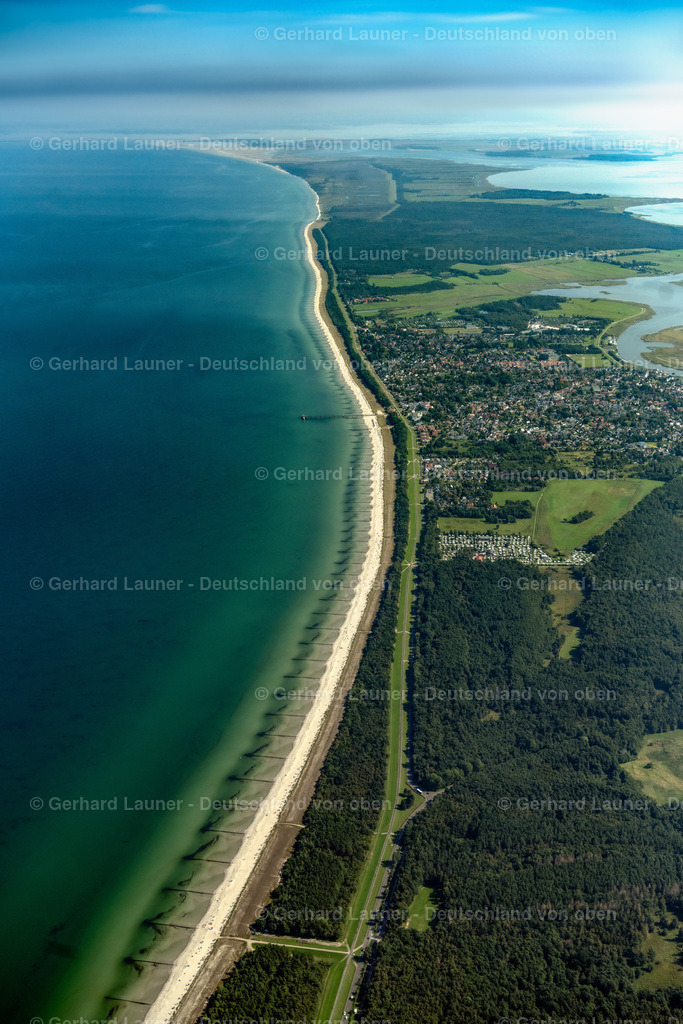 4061830 | ZINGST 08.09.2021 Küsten- Landschaft am Sandstrand der Ostsee auf dem Darß in Zingst an der Ostseeküste im Bundesland Mecklenburg-Vorpommern, Deutschland. Weiterführende Informationen bei: Kur- und Tourismus GmbH. // Coastline on the sandy beach of Ostsee on Darss in Zingst at the baltic coast in the state Mecklenburg - Western Pomerania, Germany. Further information at: Kur- und Tourismus GmbH. Foto: Gerhard Launer