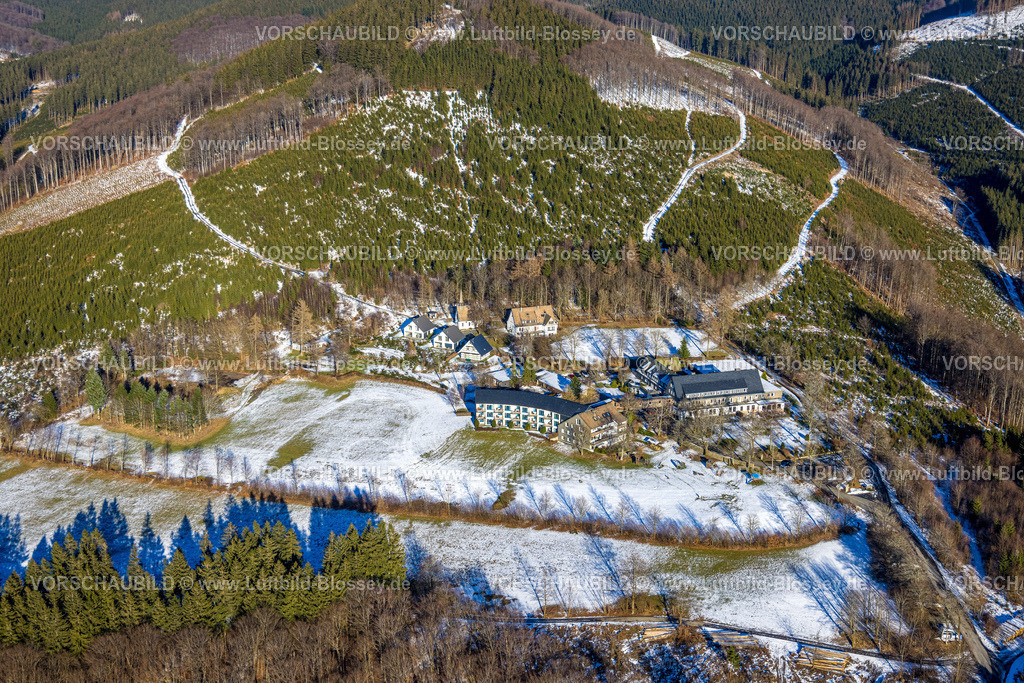 Winterberg230205617Astenberg | Luftbild, Berghotel Hoher Knochen, Kapelle St. Elisabeth, winterliche Landschaft, Westfeld, Schmallenberg, Sauerland, Nordrhein-Westfalen, Deutschland