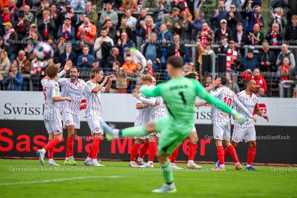 xsefx12042601021 | 12.04.2026, xsefx, Fußball, Regionalliga West, SC Fortuna Köln - FC Schalke 04 II (U23), 29. Spieltag, Südstadion Köln, Saison 2025 2026: Torjubel Jubel nach dem Tor von Timo Bornemann. DFB regulations prohibit any use of photographs as image sequences and or quasi-video. Photo: xSabinexEffgenxPressefotoKochx