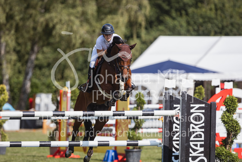 240720_LC_M2-Spr-417 | Deine schönsten Turniermomente als professionelle Fotos! Entdecke hochwertige Pferdesport-Fotografie im Online-Shop. Jetzt Fotos finden & bestellen!