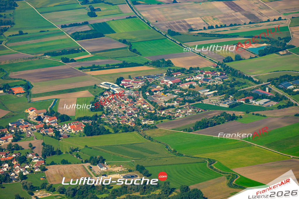 Das Luftbild zeigt :  Burgheim - Die Luftaufnahme wurde 2024 vom UL-Flugzeug aus erstellt ( keine Drohne ) - Hochauflösende Luftaufnahme - Für grossformatige Ausdrucke geeignet. Die Geschenkidee !Mit Lizenz und Bildrechte bestellbar