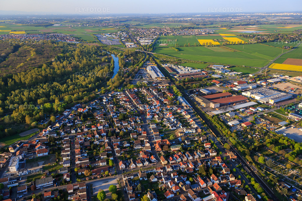 Luftbild: Rheinstr in Stockstadt am Rhein im Bundesland Hessen in Deutschland. Foto: IMG_077675.jpg vom 23.04.2015 durch Werner Riehm/FLY-FOTO.de
