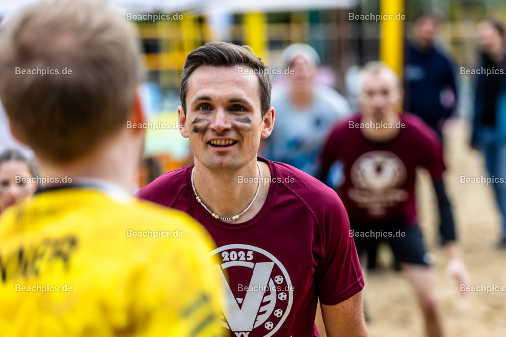 2025-200080650-Strandvölkerball-WM_1 |  23.08.2025; Berlin Foto: Gerold Rebsch - www.beachpics.de