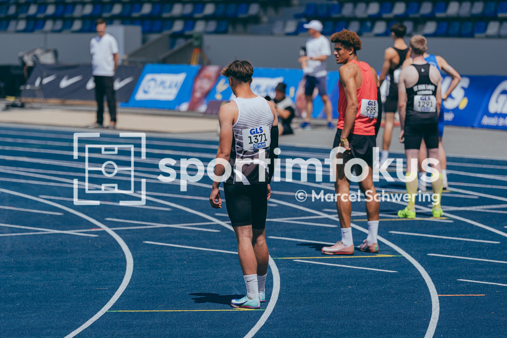 DM U23 U18 Bochum 2026 | Felix Funk (SV Halle) vor dem Start bei den Deutschen Meisterschaften der U18 &amp; U23 2026 im Lohrheidestadion in Bochum-Wattenscheid. - Realisiert mit Pictrs.com