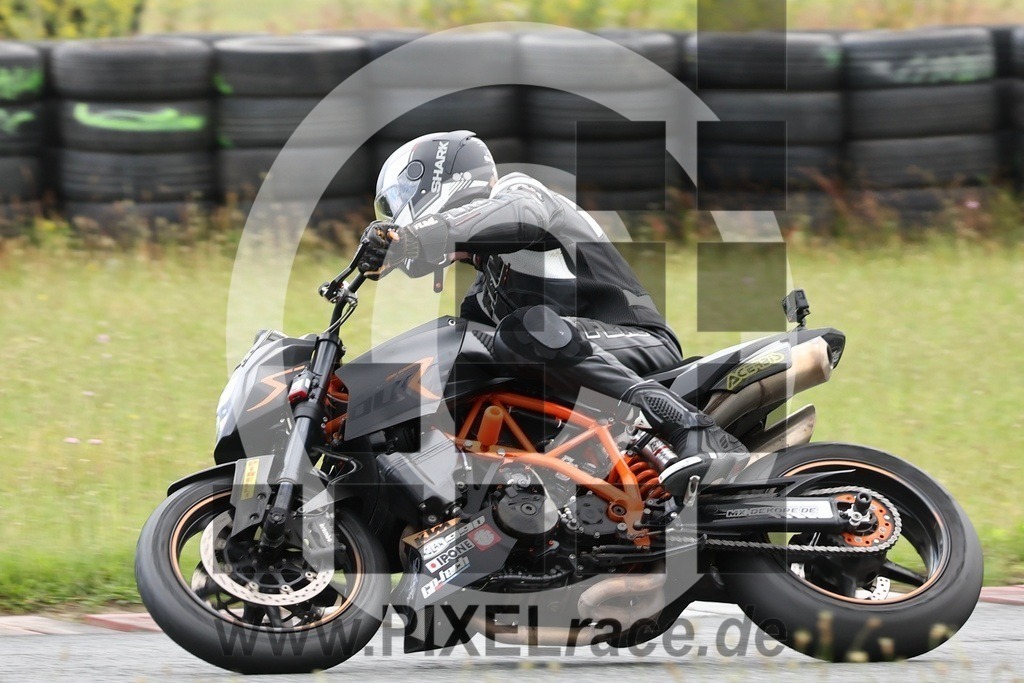 0033-20240604_36135 | Schöne Erinnerungen an spannende Momente - das festzuhalten ist unser Job. PIXELrace.de ist seit 2003 auf den Rennstrecken Europas unterwegs um die Action draußen beim Fahren und die wunderbare Stimmung imm Fahrerlager für euch einzufangen.