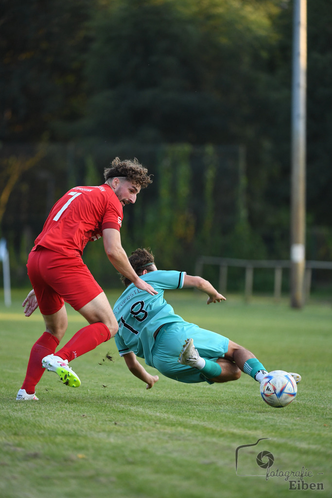 TuS Eversten-SG FriPe | Herren Kreisliga; TuS Eversten (mint)-SG FriPe (rot) am 15.08.2025 in Oldenburg (Sportanlage TuS Eversten), Photo: Philip Eiben 2025 - Realisiert mit Pictrs.com