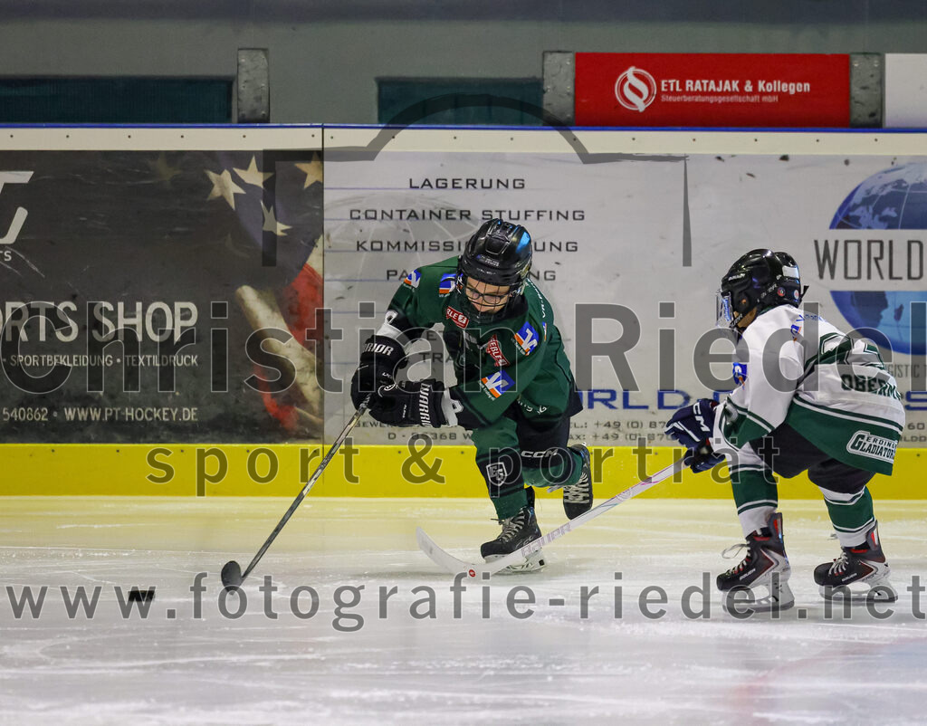 2025-12-14_099_TSV_Erding_gegen_ECDC_Memmingen_Indians | Erding, Deutschland, 14.12.2025:Eishockey, Oberliga Süd 2025 / 2026, 26. Spieltag, TSV Erding gegen ECDC Memmingen Indians, Endergebnis: 1:2Foto: Christian Riedel / fotografie-riedel.net