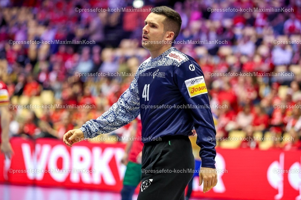 EHF16012601084 | 16.01.2026, Handball, Men's EHF EURO 2026, Portugal - Rumänien, Jyske Bank Boxen in Herning, Dänemark, Preliminary Round:  Leonel Gomes Silva Fernandes (Portugal #21) 