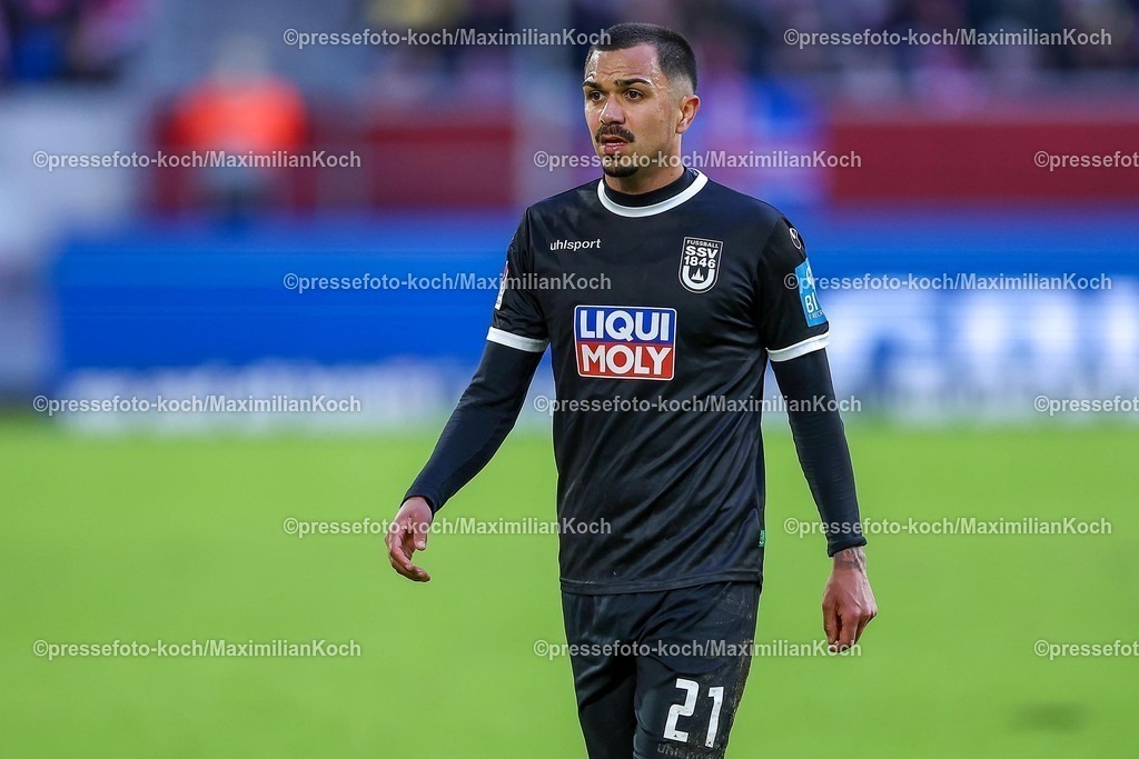 Due01022502177 | 01.02.2025, Fußball, Fortuna Düsseldorf - SSV Ulm 1846, 2.. Fußball Bundesliga, 20. Spieltag, Merkur Spiel-Arena, Saison 2024 2025: Aaron Keller (SSV Ulm #16)DFB regulations prohibit any use of photographs as image sequences and or quasi-video.