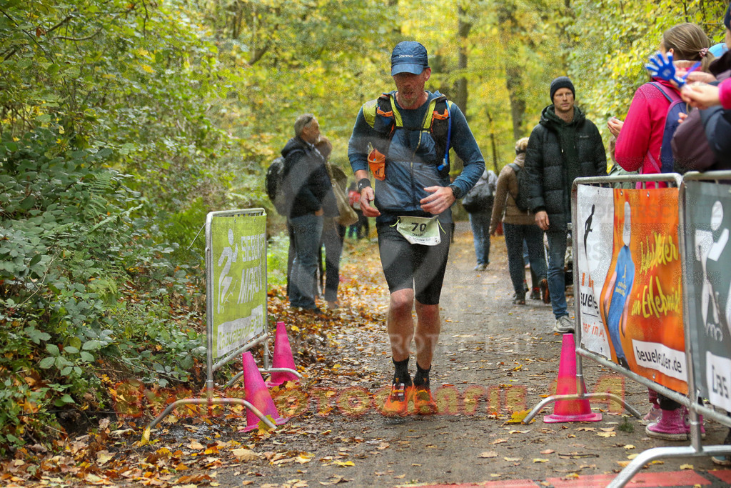 251026_1311_EX1_2759 | Sportfotografie im Rhein-Sieg Kreis, Köln, Bonn, NRW, Rheinland Pfalz, Hessen, etc. Unser Tätigkeitsfeld umfasst den Laufsport vom Volkslauf über den Marathon, Duathlon, Triathon bis zum Ultralauf wie Kölnpfad Ultra oder Schindertrail.