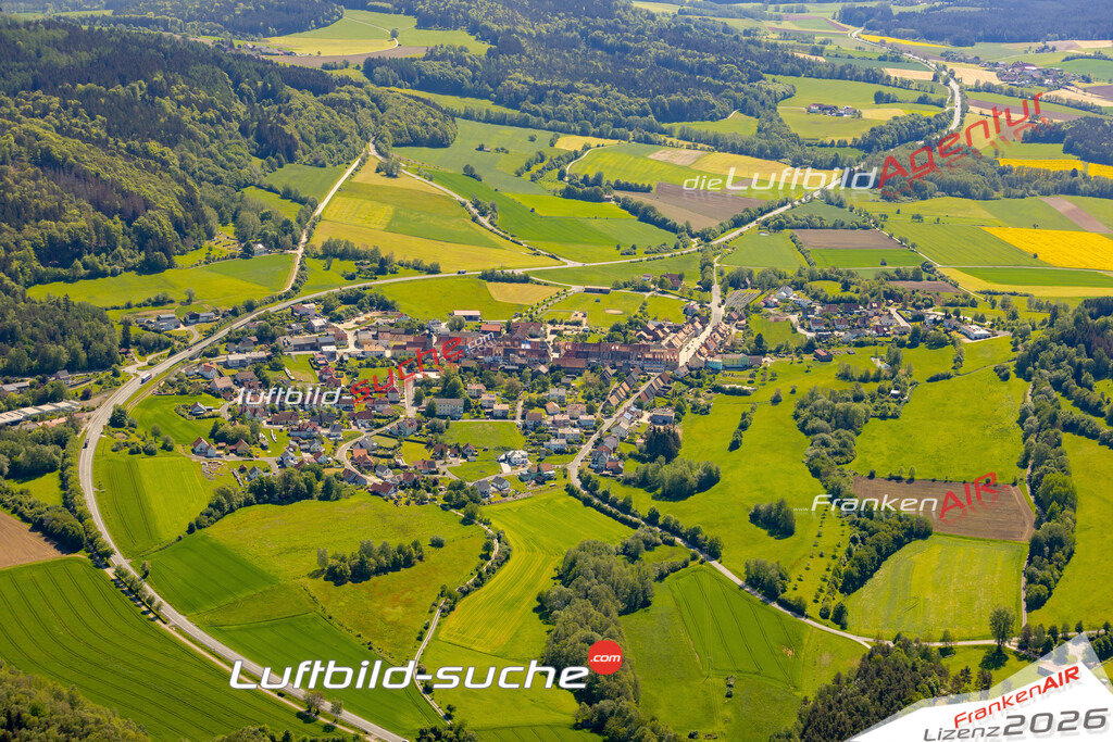 Das Luftbild zeigt : Waldeck Kemnath - Die Luftaufnahme wurde 2024 vom UL-Flugzeug aus erstellt ( keine Drohne ) - Hochauflösende Luftaufnahme - Für grossformatige Ausdrucke geeignet. Die Geschenkidee !Mit Lizenz und Bildrechte bestellbar