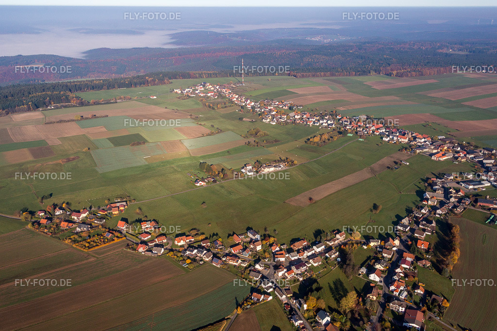 Dorf - Ansicht am Rande von landwirtschaftlichen Feldern und Nutzflächen in Würzberg | Luftbild: Dorf - Ansicht am Rande von landwirtschaftlichen Feldern und Nutzflächen in Würzberg im Ortsteil Würzberg in Michelstadt im Bundesland Hessen in Deutschland. Foto: IMG_084963.jpg vom 01.11.2015 durch Werner Riehm/FLY-FOTO.de - Realisiert mit Pictrs.com