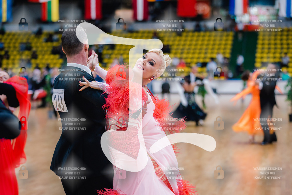 Hessen Tanzt WDSF Open Senior III Standard 11th (243) Bernhard Fuss _ Sonja Fuss (TTC Rot-Weiß Freiburg)-2025-05-17-8173 | Webshop for digital downloads and prints of dance sport, event & show photographer Julian Link - Realisiert mit Pictrs.com