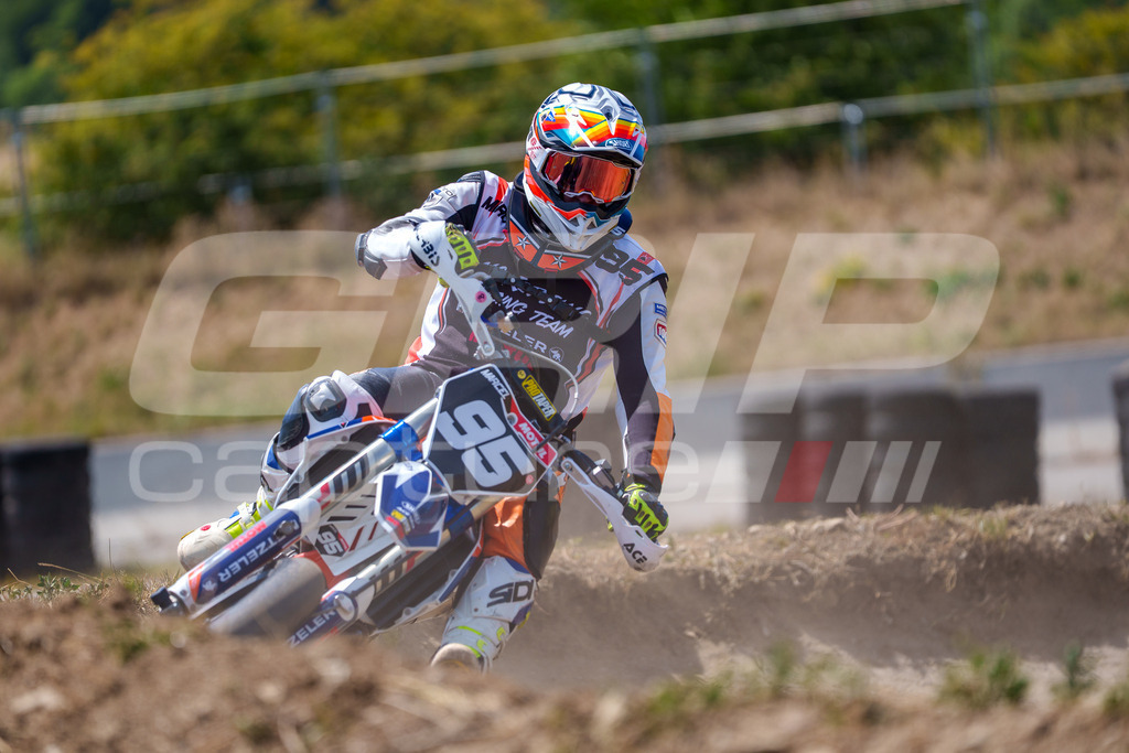 SuperMoto_Staatsmeisterschaft_Fuglau-natural-729 | GRIPcapture steht für authentische Sportfotografie in Österreich – für Momente, die mehr sind als Geschwindigkeit oder Ergebnis. Es geht um Emotion, Spannung, Fokus und den Augenblick, der oft nur einen Wimpernschlag dauert.Ob Motorsport, Teamsport oder 